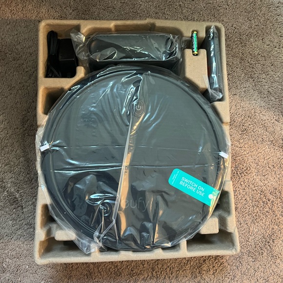 ROBO VACUUM EUFY 11s Ultra Thin NEVER OPENED - Picture 4 of 5